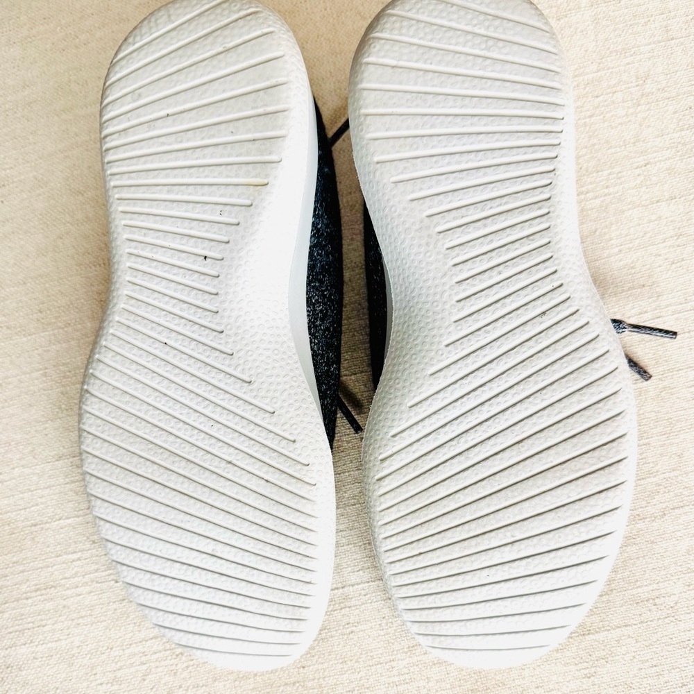Allbirds Women's Wool Runner in Charcol - Picture 10 of 12